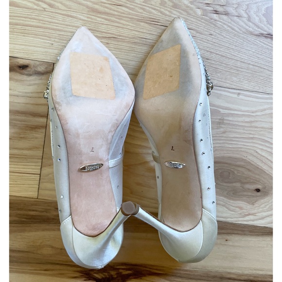 NEW BADGLEY MISCHKA Quintana Crystal Jewels Embellished Pointed Toe Pump HeelS - Picture 6 of 15